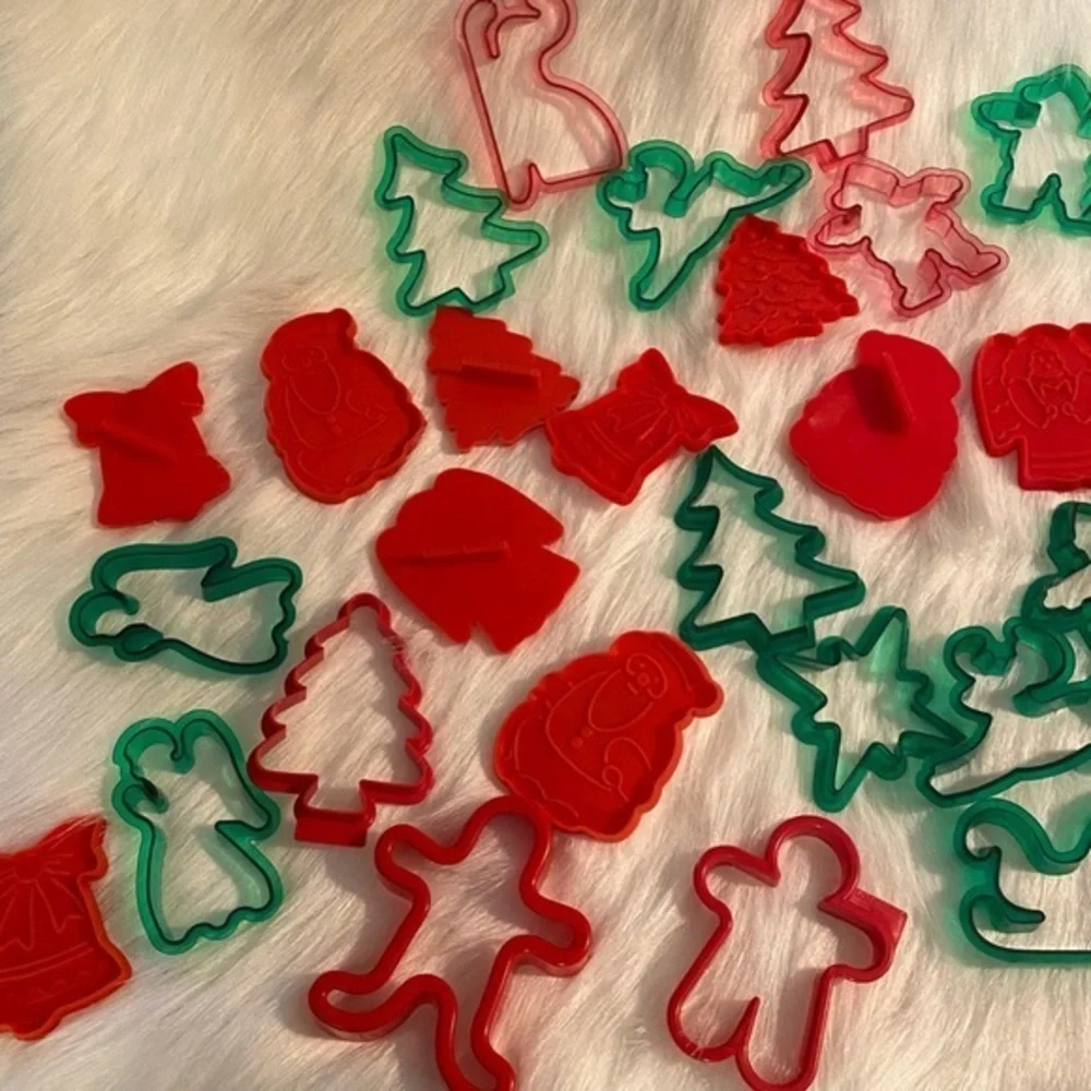 Christmas Cutters Assorted Total Of‎ 31